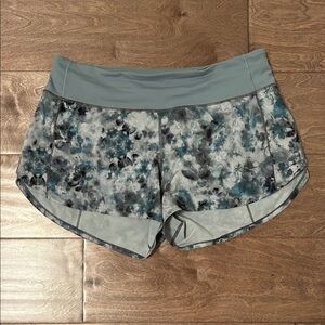 Lululemon Speed Up Low-Rise Shorts in Kaleidofloral Multi/Blue Cast